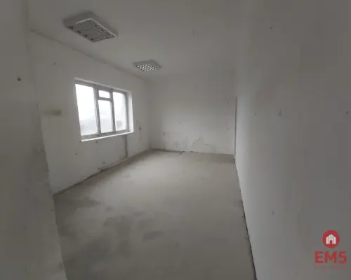 Lokal przy głównej drodze wyjazdowej z miasta