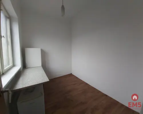 Lokal przy głównej drodze wyjazdowej z miasta