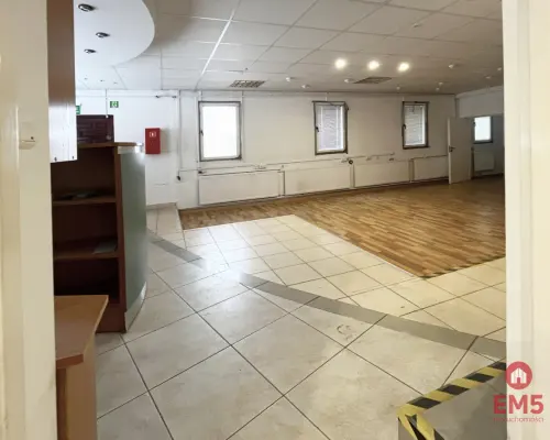 Świetna lokalizacja, duży parking