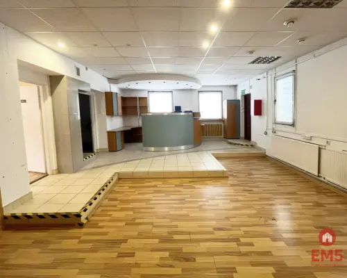 Świetna lokalizacja, duży parking
