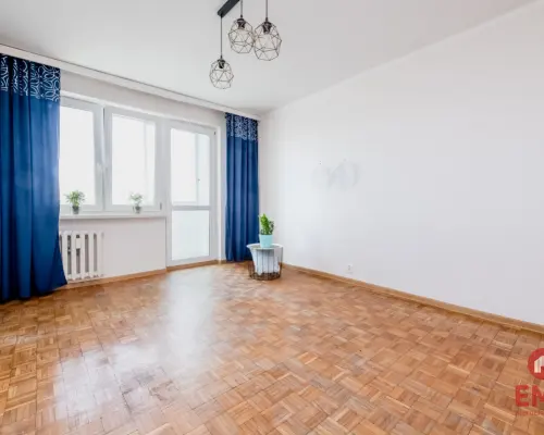 3 pokoje, Młodych