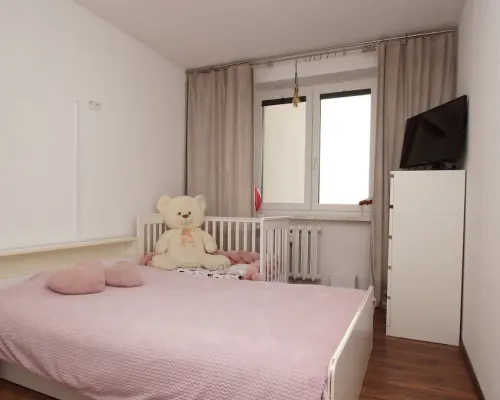 Przestronne mieszkanie w zielonej okolicy.
