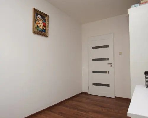 Przestronne mieszkanie w zielonej okolicy.