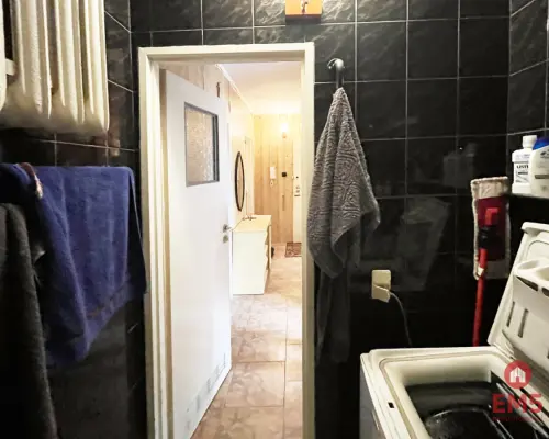 Kameralny blok wśród zieleni