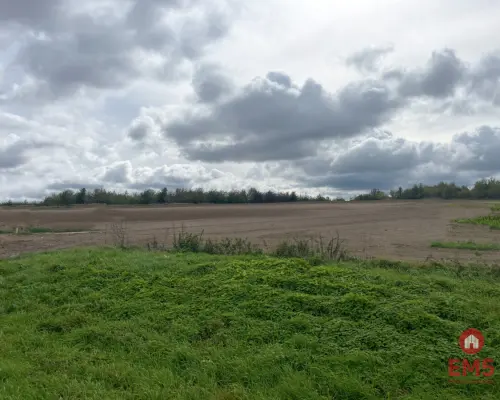 Działka inwestycyjna przy drodze
