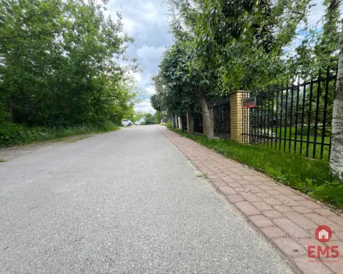 Atrakcyjna działka przy drodze