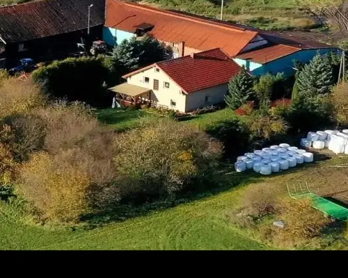 Gospodarstwo rolne-47 ha, budynki gospodarcze, dom, maszyny, las