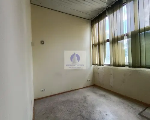 Bielany: magazyn 409 m2 do wynajęcia