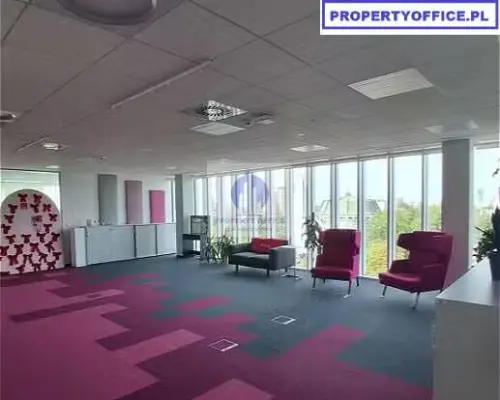 Włochy: lokal biurowy 919,50 m2 do wynajęcia
