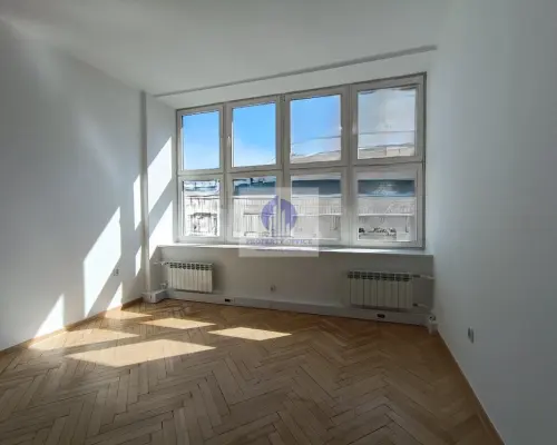 Śródmieście: lokal biurowy 15,37m2 do wynajęcia
