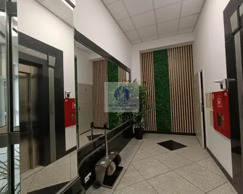 Włochy: lokal biurowy 238,22m2 do wynajęcia