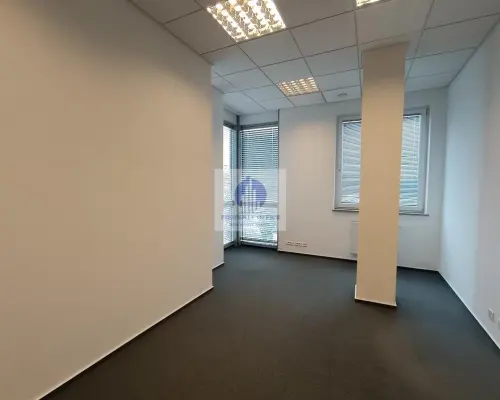Włochy: lokal biurowy 102,25m2 do wynajęcia