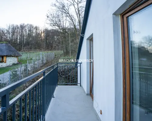 Wygodne domy pod lasem w Podgórkach Tynieckich.