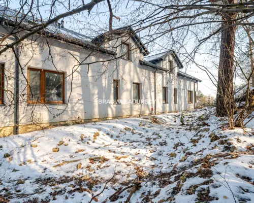 Wygodne domy pod lasem w Podgórkach Tynieckich.