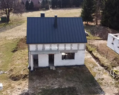 Dom w spokojnej okolicy Jeziora Dobczyckiego.