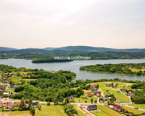 Dom w spokojnej okolicy Jeziora Dobczyckiego.