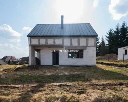 Dom w spokojnej okolicy Jeziora Dobczyckiego.
