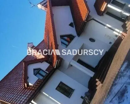 Duży dom z potencjałem biznesowym- 10 pokoi-Bibice