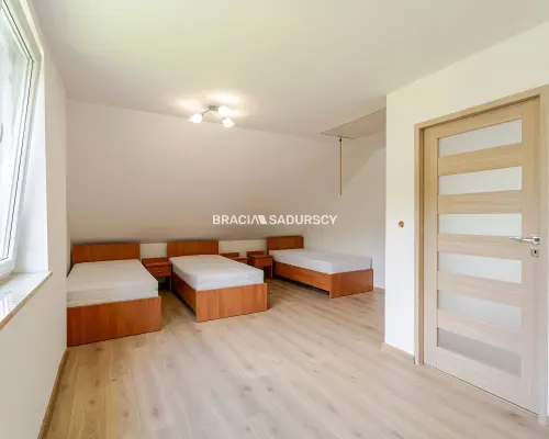 Dom przy lesie, idealny pod biznes i zamieszkanie