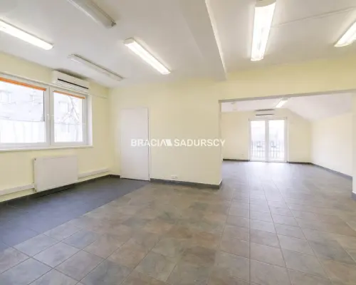 Budynek handlowo-mieszkanly Centrum Skawiny