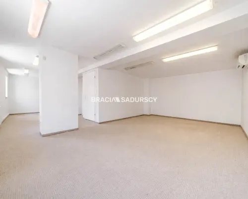 Budynek handlowo-mieszkanly Centrum Skawiny