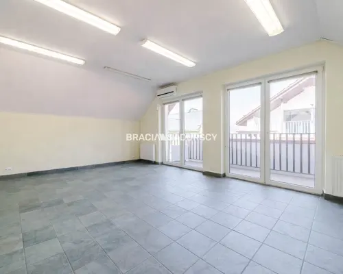 Budynek handlowo-mieszkanly Centrum Skawiny