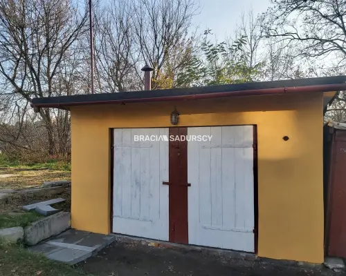Chrzanów, ul. Kolonia Fabryczna - do sprzedania garaż (z możliwym najemcą)    Oferujemy garaż o powierzchni 26 m2 wra