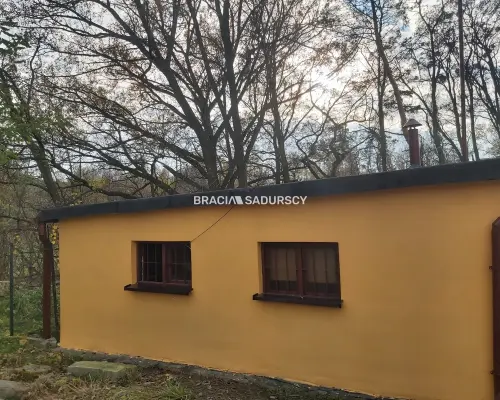 Chrzanów, ul. Kolonia Fabryczna - do sprzedania garaż (z możliwym najemcą)    Oferujemy garaż o powierzchni 26 m2 wra