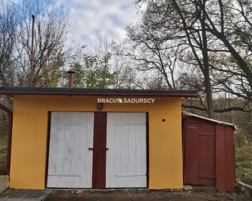 Chrzanów, ul. Kolonia Fabryczna - do sprzedania garaż (z możliwym najemcą)    Oferujemy garaż o powierzchni 26 m2 wra
