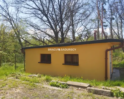 Chrzanów, ul. Kolonia Fabryczna - do sprzedania garaż (z możliwym najemcą)    Oferujemy garaż o powierzchni 26 m2 wra