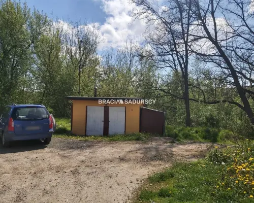 Chrzanów, ul. Kolonia Fabryczna - do sprzedania garaż (z możliwym najemcą)    Oferujemy garaż o powierzchni 26 m2 wra