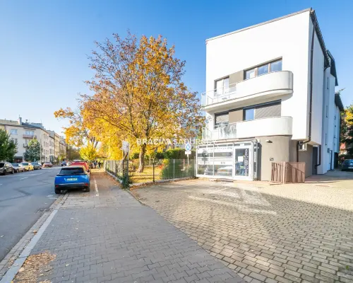 Lokal mieszkalno-usługowy w centrum.