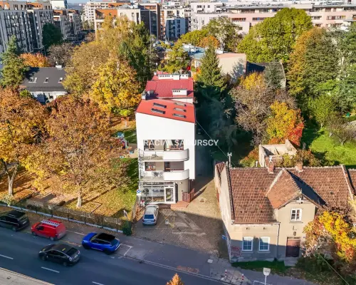 Lokal mieszkalno-usługowy w centrum.