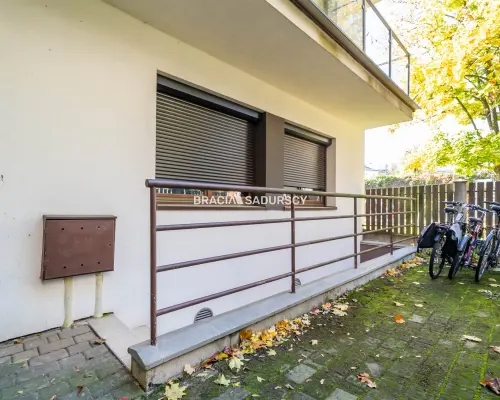 Lokal mieszkalno-usługowy w centrum.