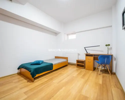 Lokal mieszkalno-usługowy w centrum.