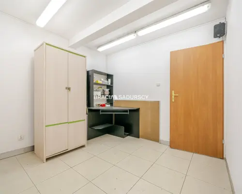 lokal 76m2, Kremerowska przy Karmelickiej