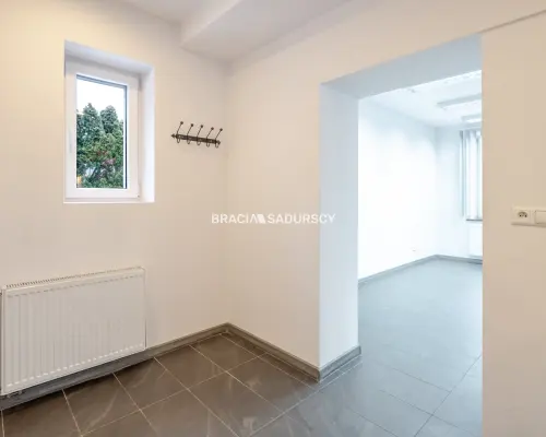 ul. Zakopiańska, wolnostojący obiekt dla firmy