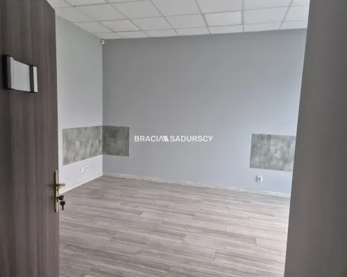 Nieruchomość: biura + magazyn / Półłanki!