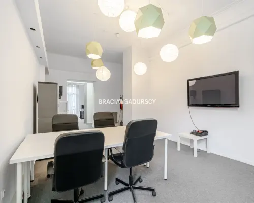 Przestronne biuro 140 m² w centrum Krakowa - ul. Lubicz  Szukasz świetnie skomunikowanego miejsca na siedzibę swojej fir