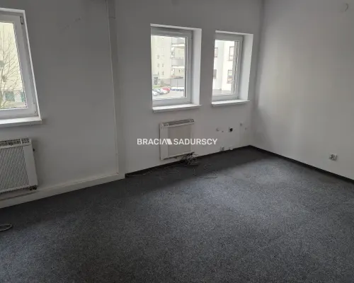 204m2 w biurowcu,ok. Mogilskiej,super cena 45zł/m2