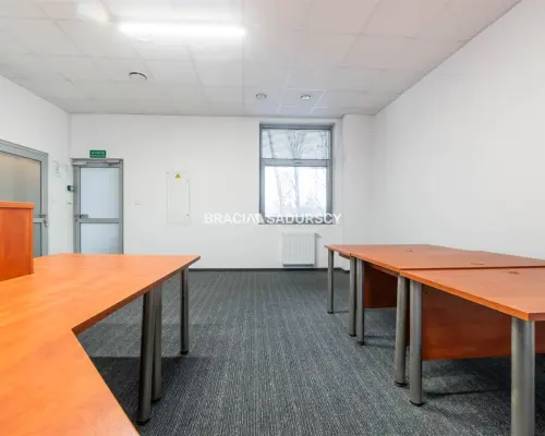 Powierzchnia biurowa z parkingiem - 250m2