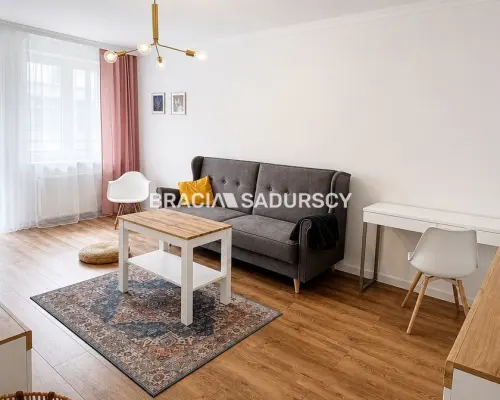 Kawalerka po remoncie | Balkon | Niski czynsz