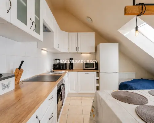 2-pok, 48 m² (ok. 60 m² po podłodze), balkon