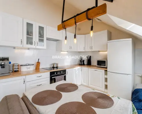 2-pok, 48 m² (ok. 60 m² po podłodze), balkon