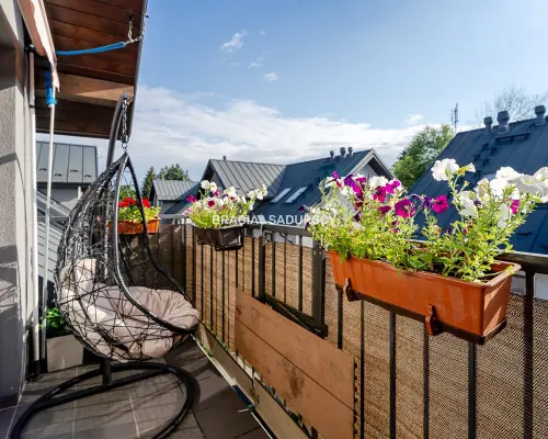 2-pok, 48 m² (ok. 60 m² po podłodze), balkon