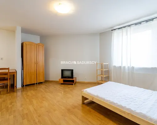 Kraków - Dębniki Ruczaj Zaborze, ul. Lubostroń        Kawalerka 34,75 m² parter teren zamknięty idealna pod inwestycję