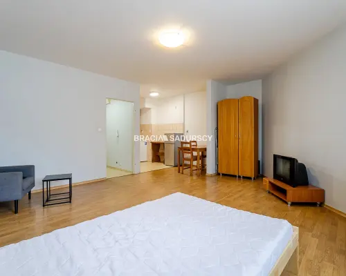 Kraków - Dębniki Ruczaj Zaborze, ul. Lubostroń        Kawalerka 34,75 m² parter teren zamknięty idealna pod inwestycję