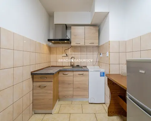Kraków - Dębniki Ruczaj Zaborze, ul. Lubostroń        Kawalerka 34,75 m² parter teren zamknięty idealna pod inwestycję