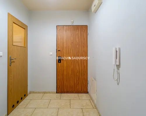 Kraków - Dębniki Ruczaj Zaborze, ul. Lubostroń        Kawalerka 34,75 m² parter teren zamknięty idealna pod inwestycję