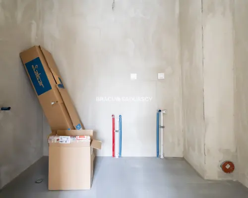 Nowoczesny jasny apartament w otoczeniu zieleni